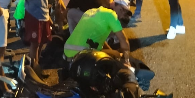 Motosikletle denetimden kaçmaya çalışırken, trafik polisine çarptı