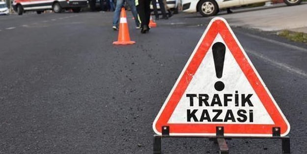 Motosikletle hafif ticari araç çarpıştı: 1 yaralı