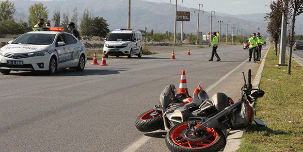 Motosikletle kadına çarptı! Hayati tehlikesi devam ediyor