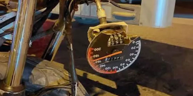 Motosikletle minibüs çarpıştı: 2 yaralı