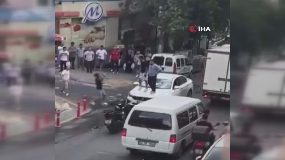 Motosikletle önünü kesip dövdüler!