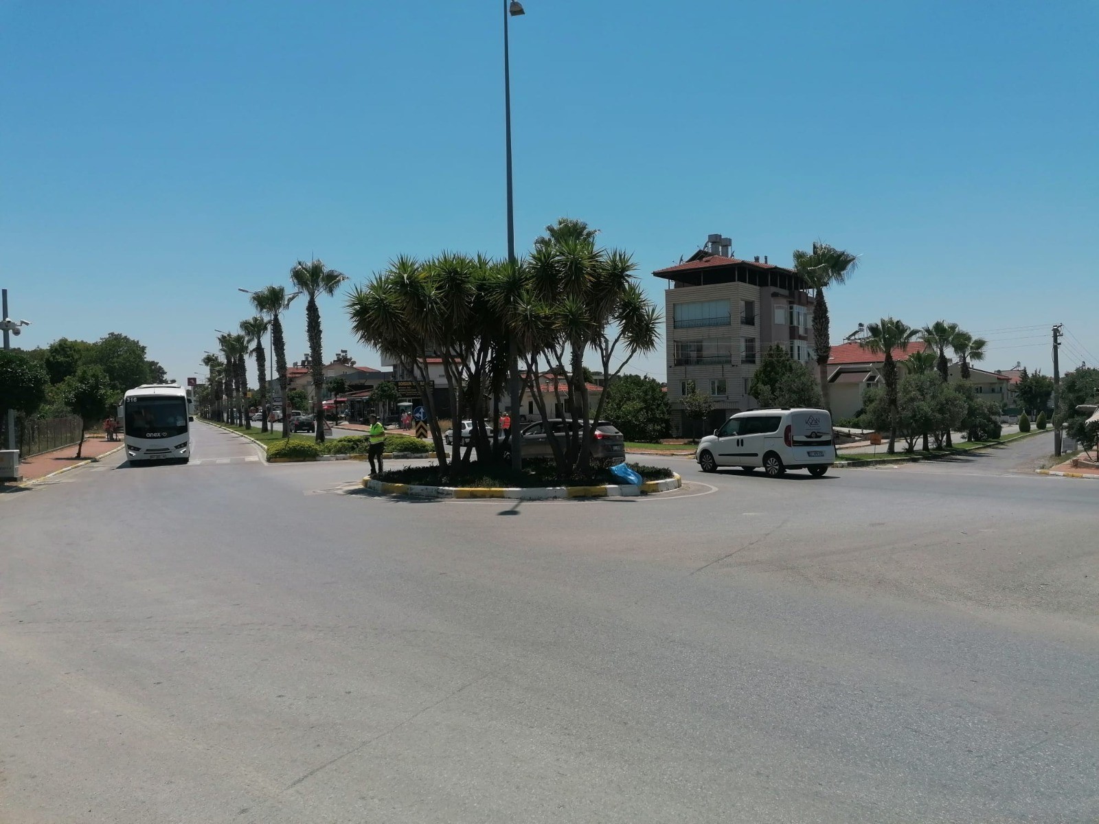 Motosikletle otomobil çarpıştı: 1 yaralı