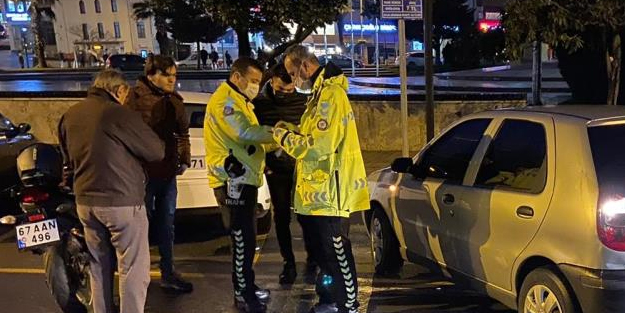 Motosikletli adam araca çarptı