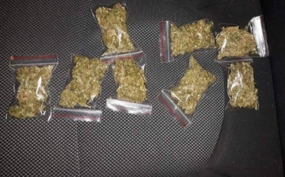 Motosikletli şahısların üzerinden 400 gram uyuşturucu madde çıktı 