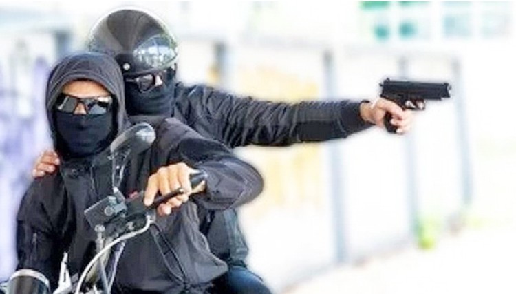 Motosikletli saldırganlar aranıyor: Ünlü iş adamı Cengiz’e silahlı saldırı