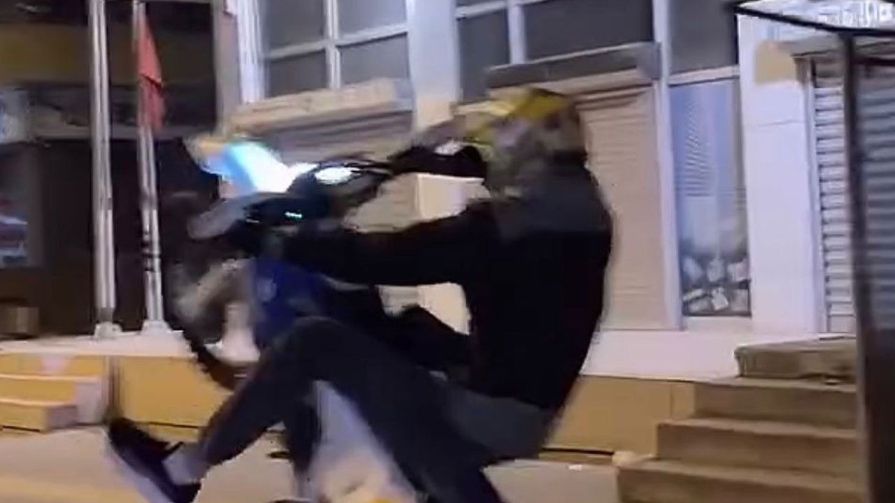 Motosikletli trafiği birbirine kattı!