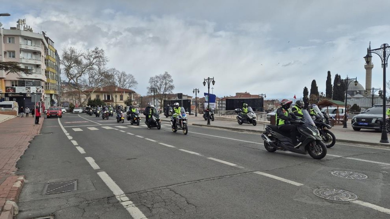 Motosikletliler ‘katil bariyer’ eylemi yaptı