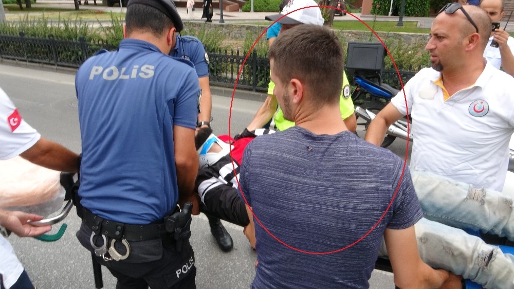 Motosikletlilerin seyir halindeki sohbeti kaza getirdi: 1 yaralı 