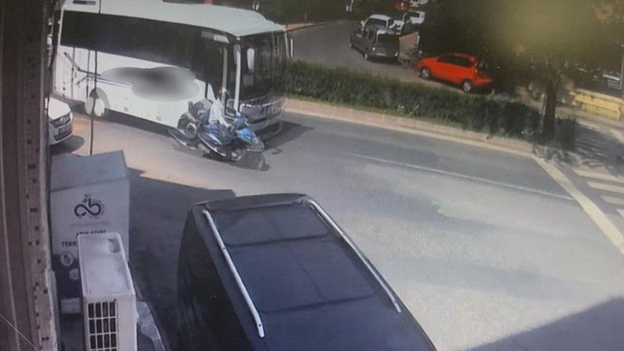 Motosikletlinin yaralandığı kaza anı kamerada
