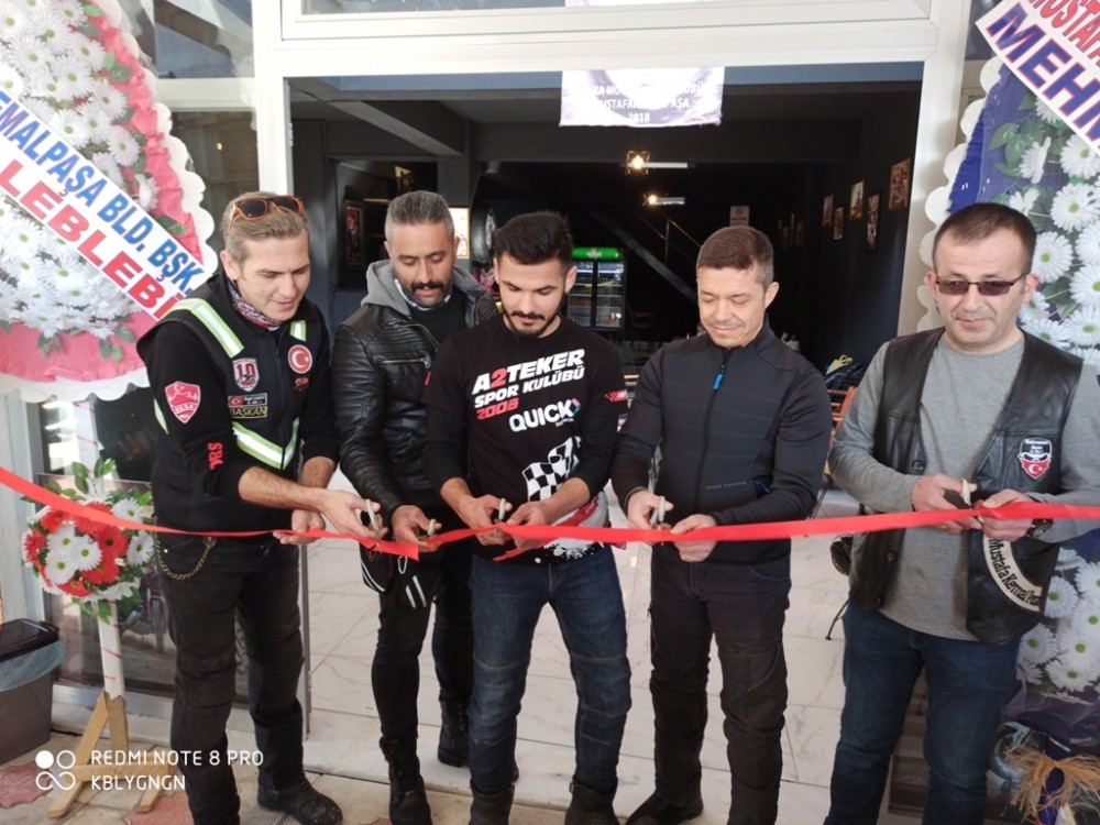 Motosikletseverler için kafe açıldı 
