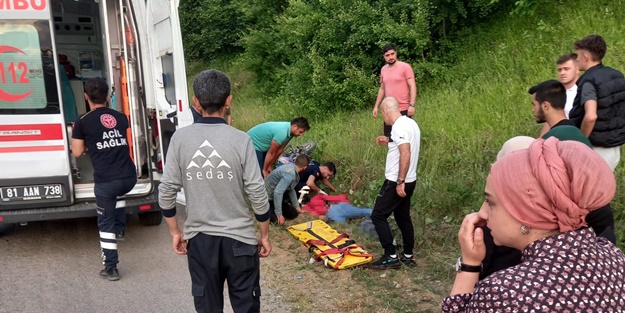 Motosikletten düşen 2 kişi ağır yaralandı