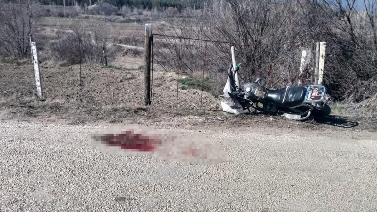Motosikletten düşen genç yaşamını yitirdi