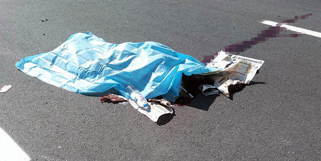 Motosikletle kamyon kafa kafaya çarpıştı