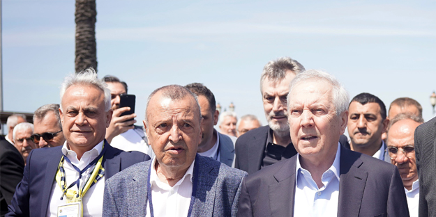 Mourinho gelecek derken ters köşe! Fenerbahçe'nin merakla beklenen hocası.... İmza atacak...