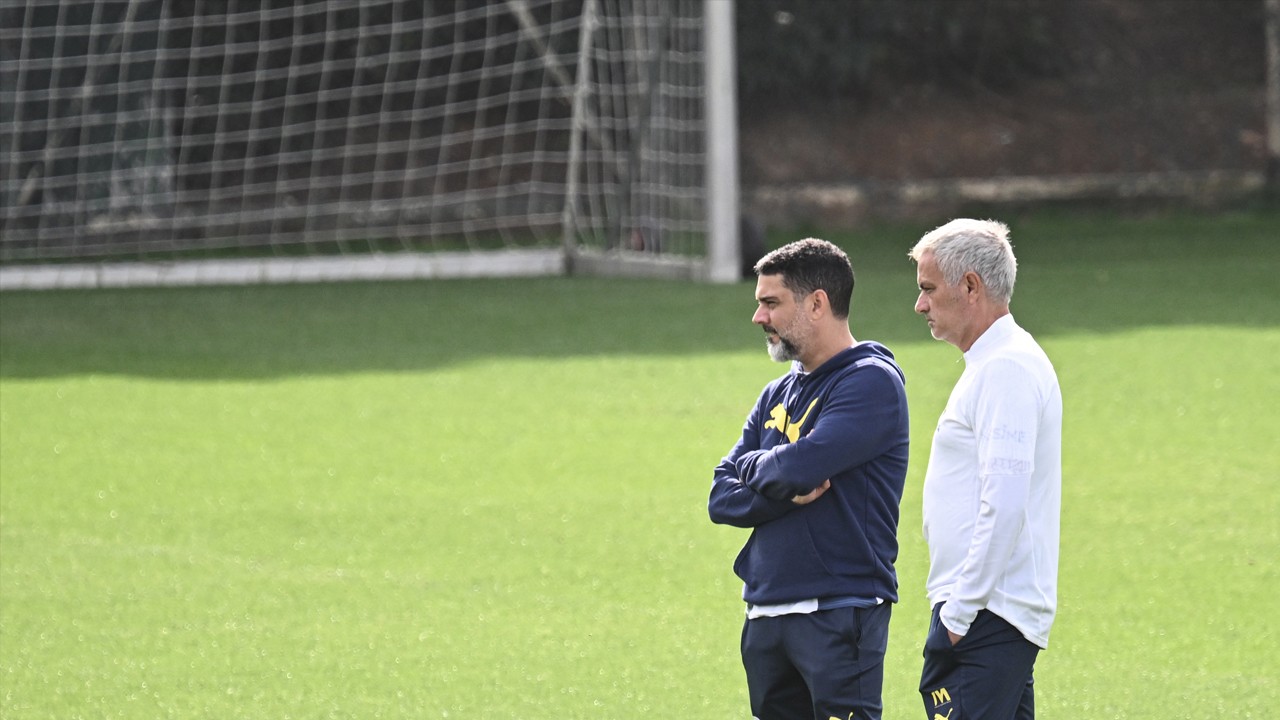 Mourinho goygoy peşinde: Böylesi daha önce görülmedi: Aynı büyük başarı futbolda da bekleniyor hocam! Hani bir derbi galibiyeti gibi…