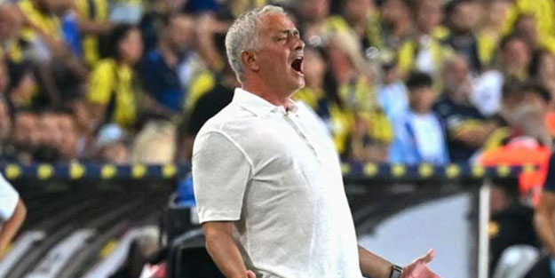 Mourinho, Süper Lig'deki ilk maçında hakemle burun buruna geldi