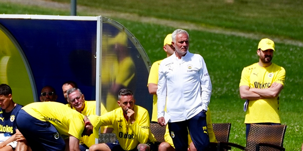 Mourinho yine yaptı yapacağını! İlk maçında bakın kimler gol attı!..