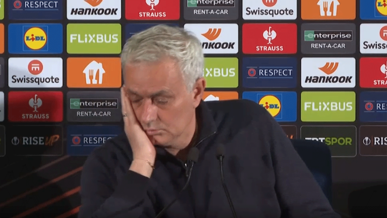 Mourinho’dan basın toplantısında muhabire olay tepki! Horlama taklidiyle gündem oldu