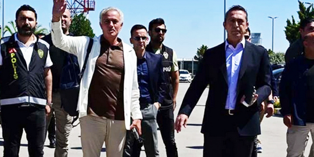 Mourinho'nun gelişi bile öfkeyi dindiremedi! Ali Koç'u şoke eden protesto! Hem havalimanı hem stat...