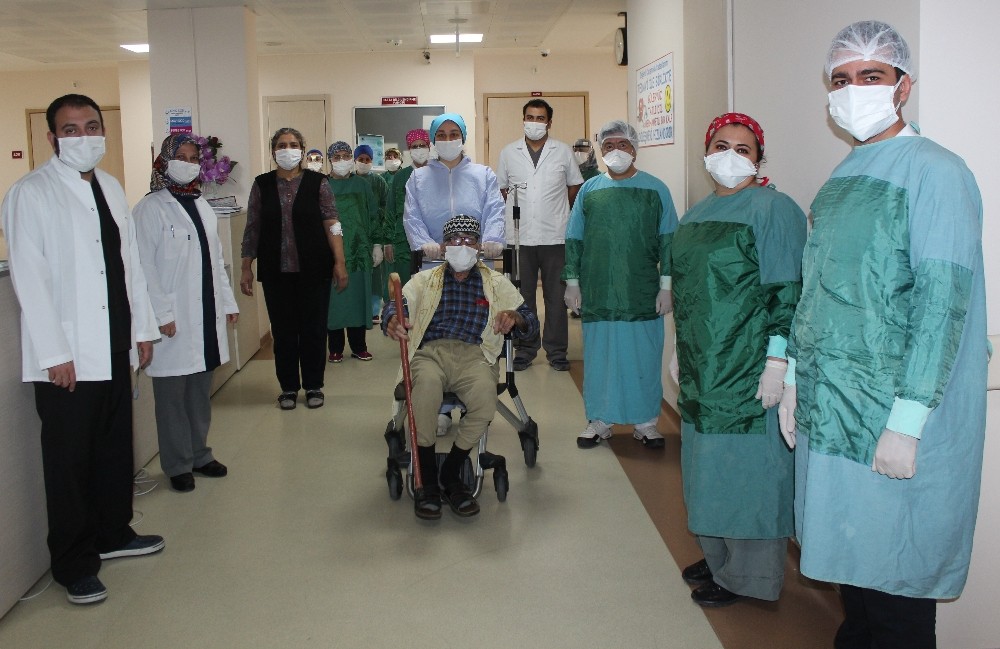 MS hastası kadın ve 92 yaşındaki adam koronayı yendi 