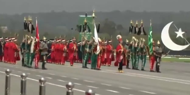 SoloTürk Pakistan semalarında uçtu, Mehteran Birliği coşturdu