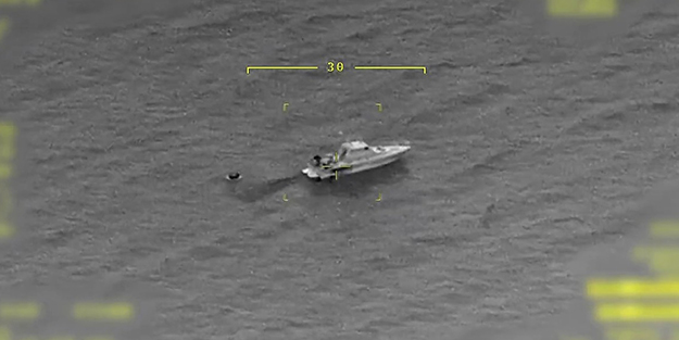 MSB şoke eden görüntüleri yayınladı! Denizin ortasında ölüme böyle ittiler