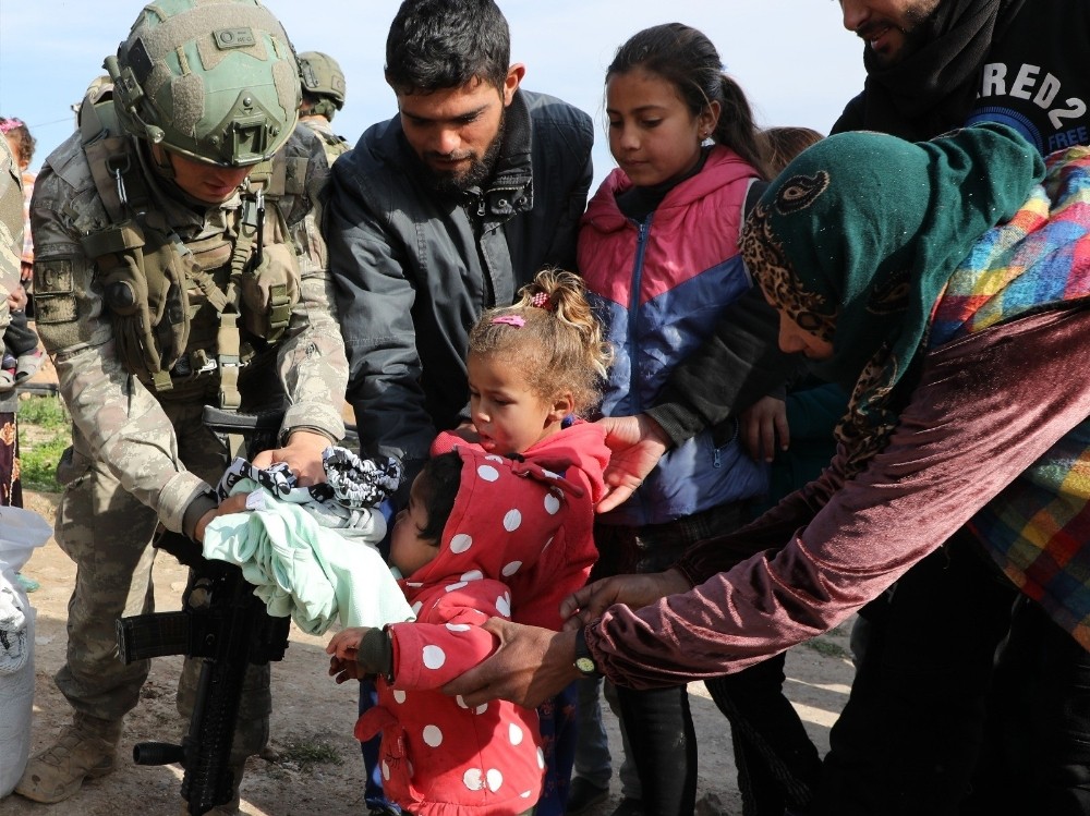 MSB:” Tel Abyad’da 2-10 yaş arası çocuklara kıyafet yardımı yapıldı.” 