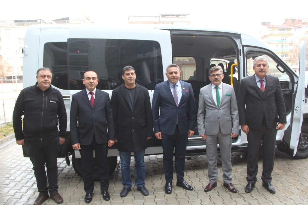 MTSO İl Emniyet Müdürlüğüne minibüs bağışladı 