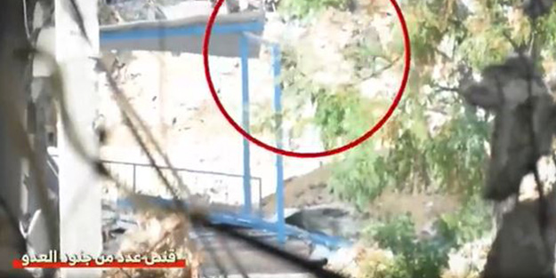 Mücahidler İsrail askerlerini tekbirlerle vurdular! Katil siyonist sürüne sürüne can verdi