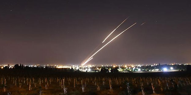 Mücahitlerden İsrail'e füzeli cevap