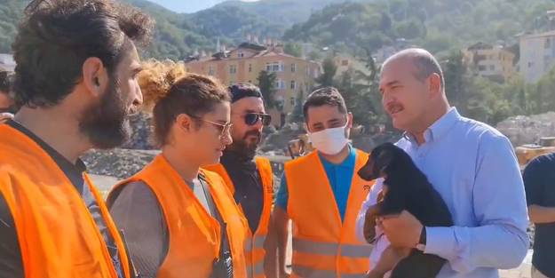 Mucize kurtuluş! Bakan Soylu yavru köpeğe isim verdi