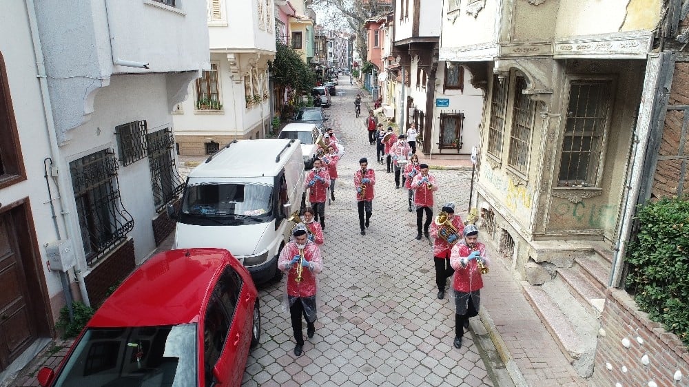 Mudanya Bandosu’ndan Mudanyalılara moral konseri 