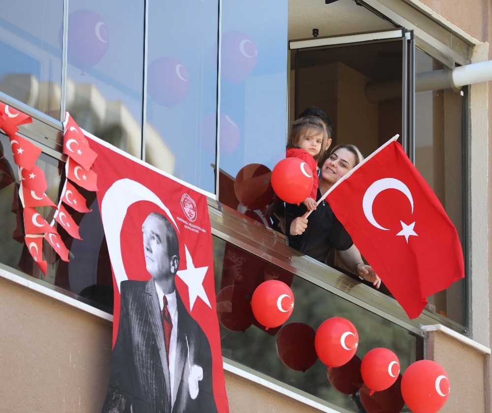 Mudanya Belediyesi, egemenliğin 100. yılında bayramı evlere taşıdı 