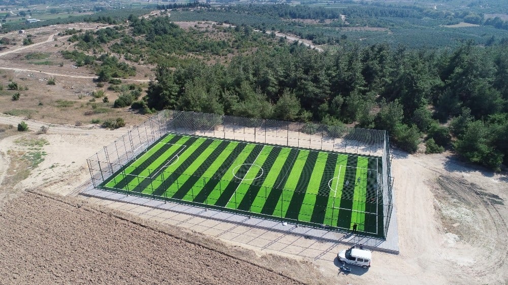 Mudanya Belediyesi’nden 7 mahalleye halı saha 