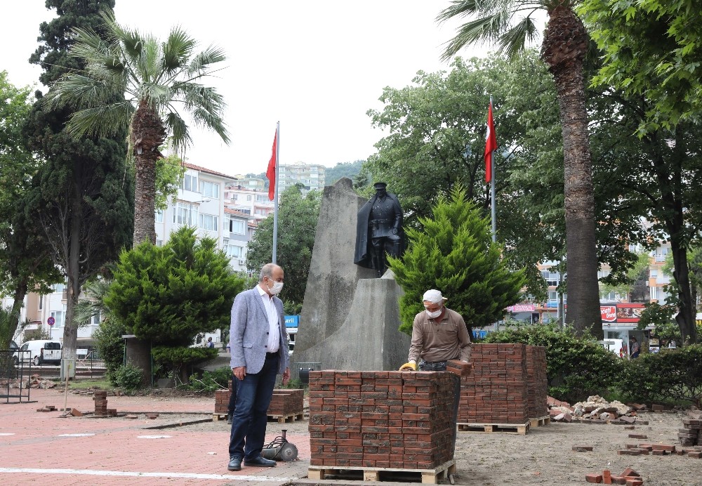 Mudanya Cumhuriyet Meydanı projesinin ilk etabı başladı 