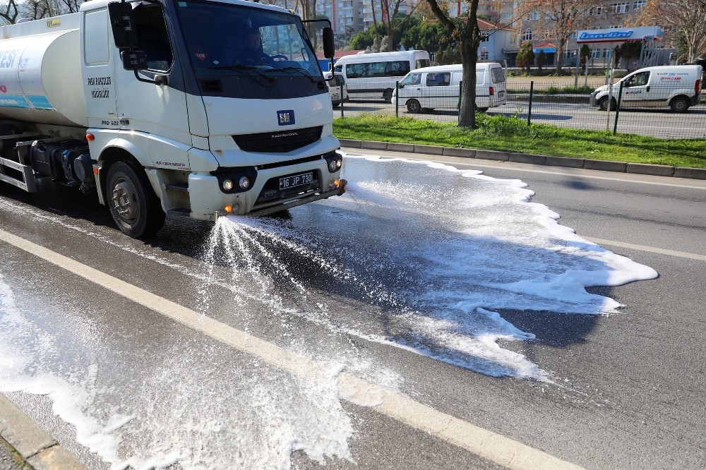 Mudanya’da cadde ve sokaklar yıkanıyor 