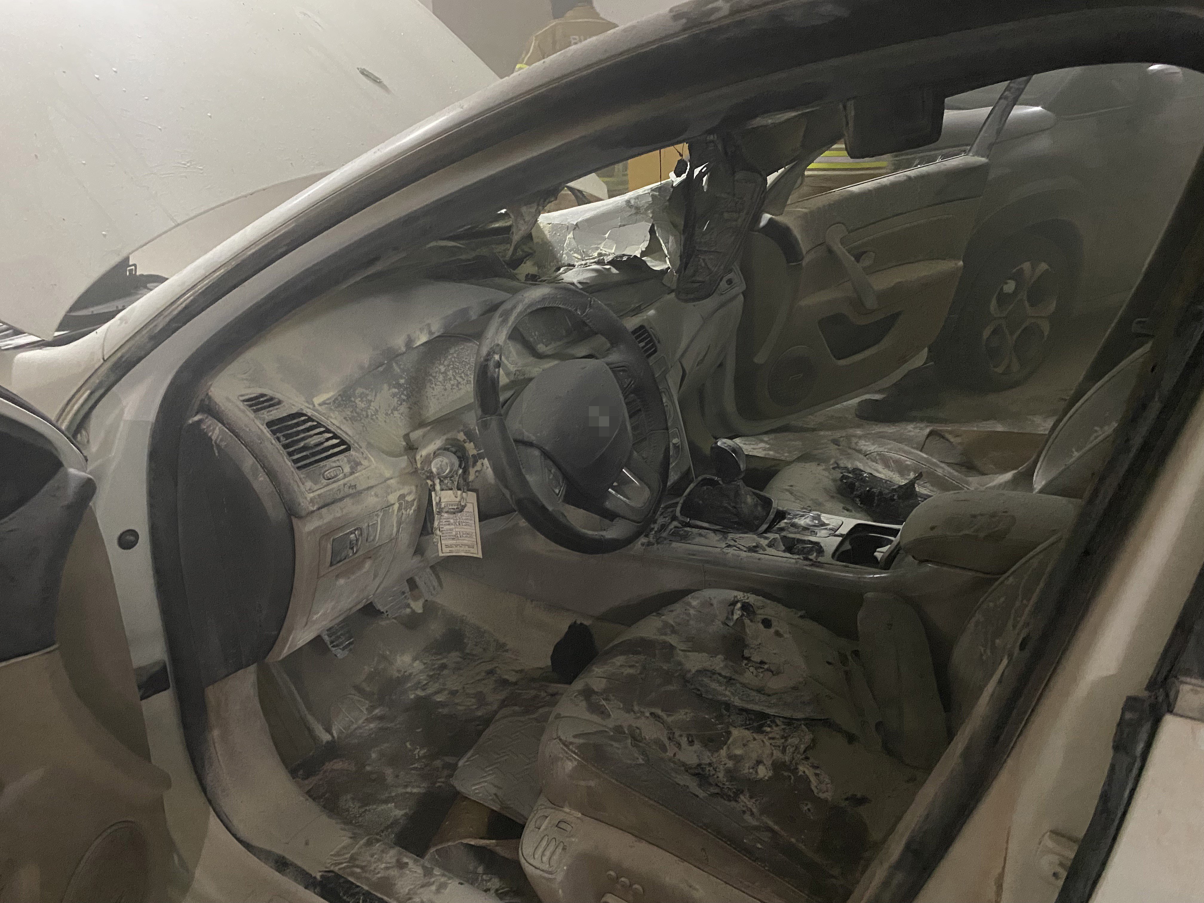 Mudanya’da kapalı otoparkta otomobil yangını korkuttu