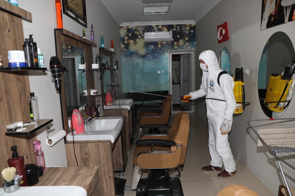 Mudanya’da kuaför ve berberlere ücretsiz dezenfekte 