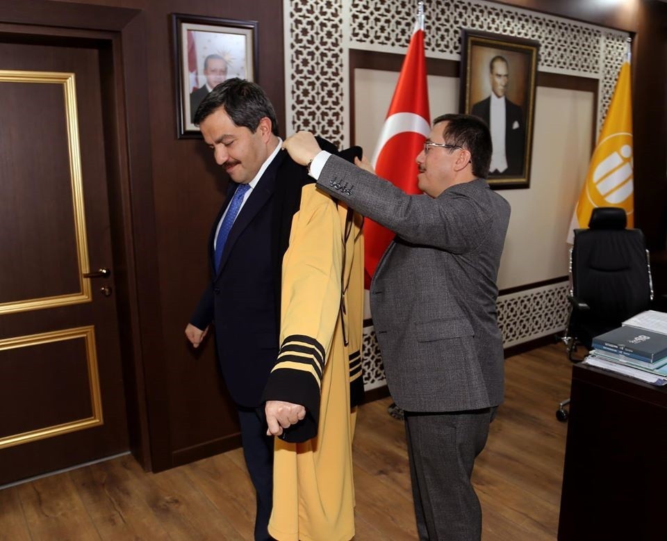 Müdür Bentli profesör oldu 