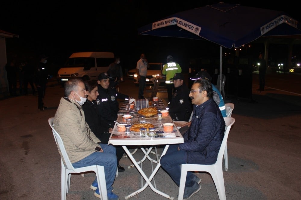 Müdür Elbir, kontrol noktasında ekiplerle ilk sahuru yaptı 