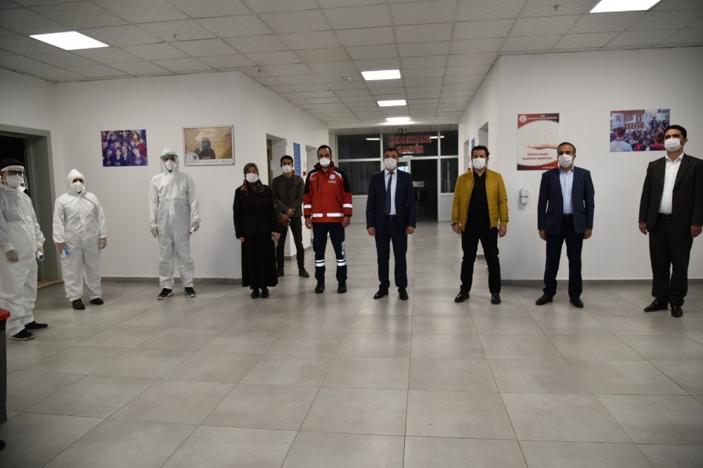 Müdür Sünnetçioğlu’ndan yurtlarda gözlem altında tutulan vatandaşlara ziyaret 