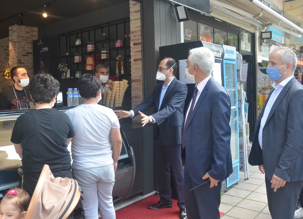 Müdürlerden vatandaşlara ’maske’ ve ’fiziksel mesafe’ uyarısı 