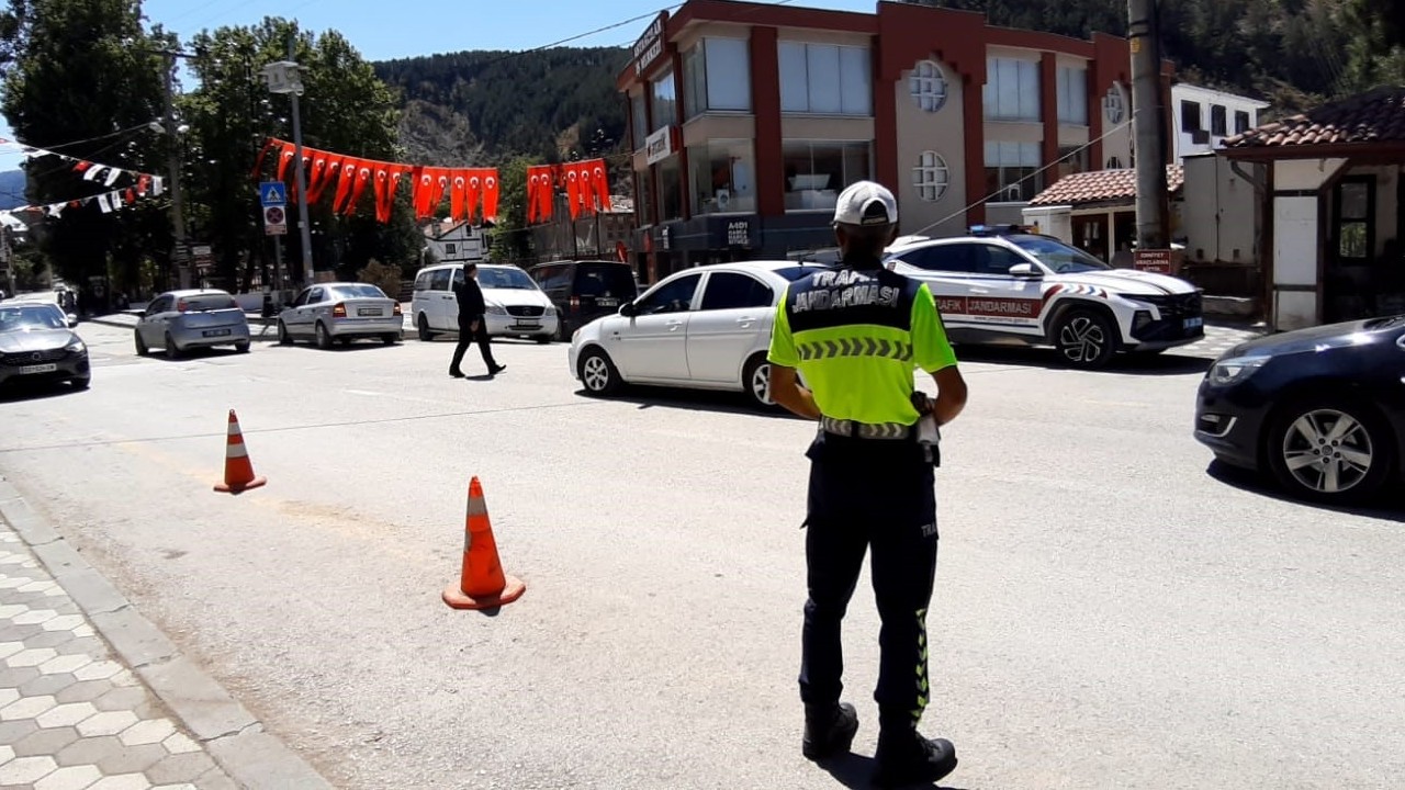 Mudurnu’da trafik denetimleri 1 ay boyunca jandarma ekiplerine emanet