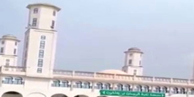 Müezzin ezan okurken gözyaşlarına hakim olamadı