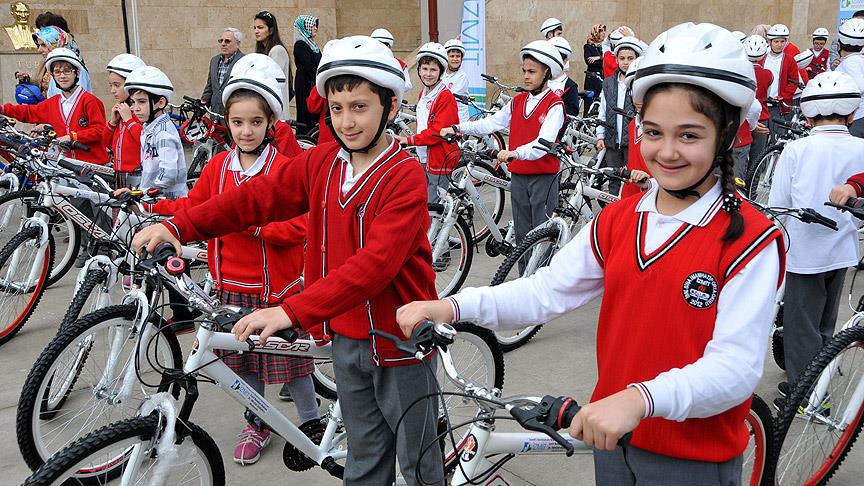 Müezzinoğlu: 23 Nisan'da çocuklara 65 bin bisiklet dağıtılacak