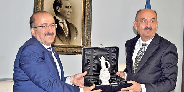 Müezzinoğlu: 77 milyona hizmet veriyoruz