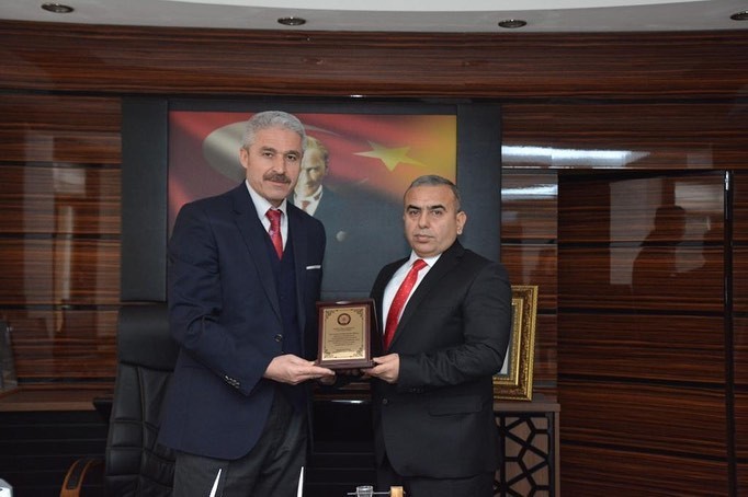 Müfettiş olarak atanan Müdür Düzgün’e teşekkür plaketi 