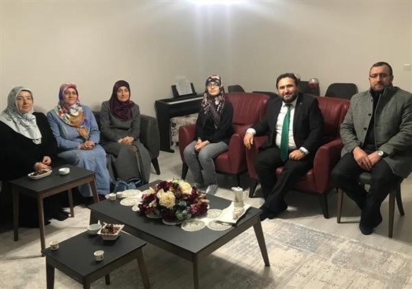 Müftü Başoğlu Umre ’den dönen Nişancı ailesini ziyaret etti 