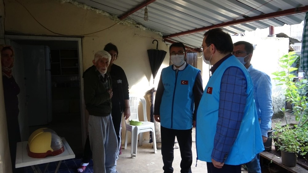 Müftü Kondi devreye girdi yaşlı adamın evi onarıldı 