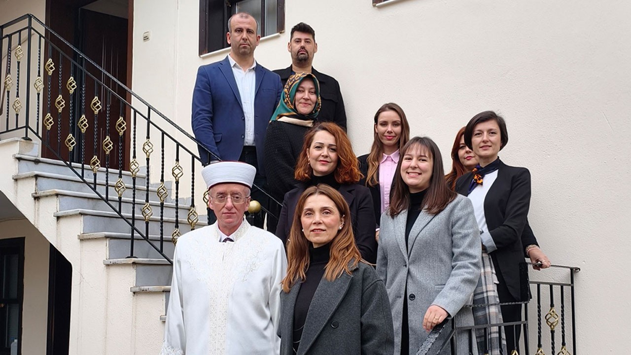 Müftüden kınama! Müslüman Türk okulundaki Hıristiyan etkinliği kenti karıştırdı